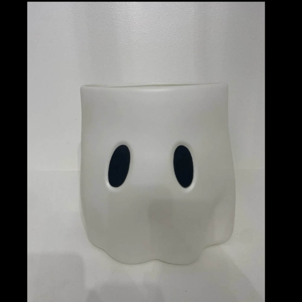 Small Plastic White Ghost Planter
